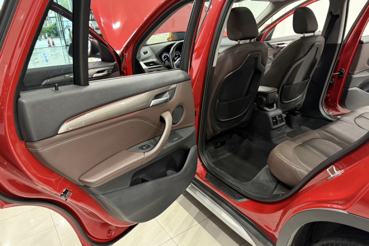 宝马X1 2019款 sDrive18Li 尊享型中控内饰7005