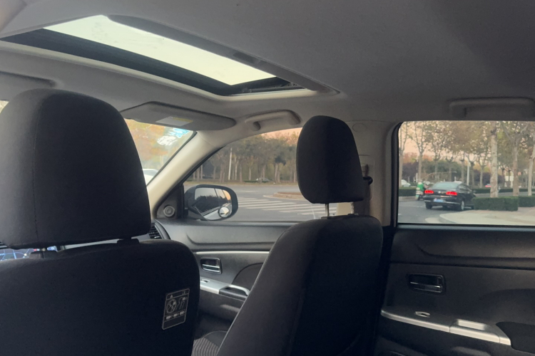 三菱 劲炫ASX 2018款 1.6L 手动两驱灵动版中控内饰7004