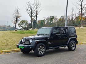Jeep 牧马人 2015款 3.0L Sahara 四门舒享版