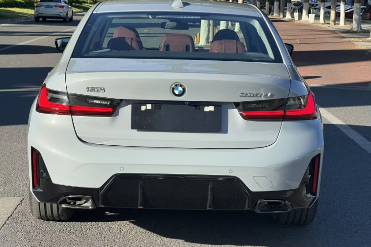 宝马3系 2025款 330Li M运动曜夜套装车身外观6005