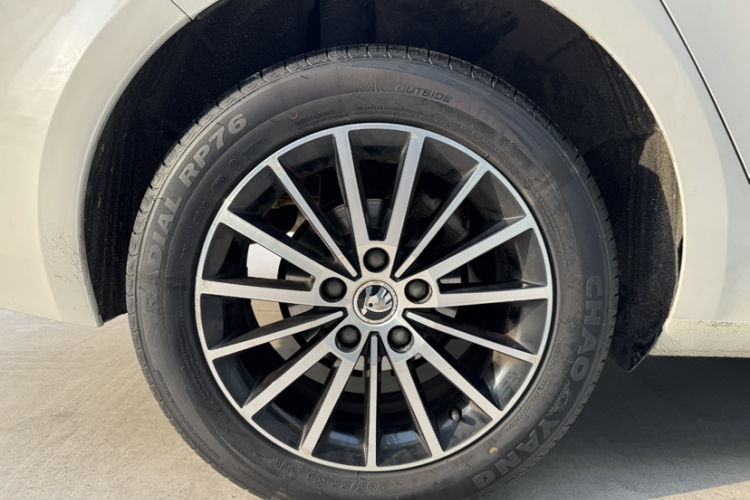 斯柯达 明锐 2018款 1.6L 自动豪华版车身外观6001