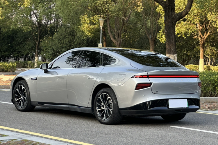 小鹏P7 2021款 480N车身外观6004