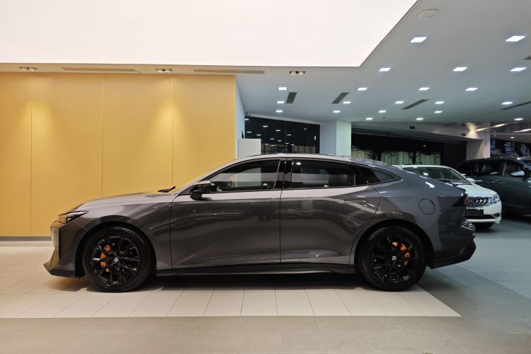 长安UNI-V 2024款 1.5T 尊贵型车身外观6012