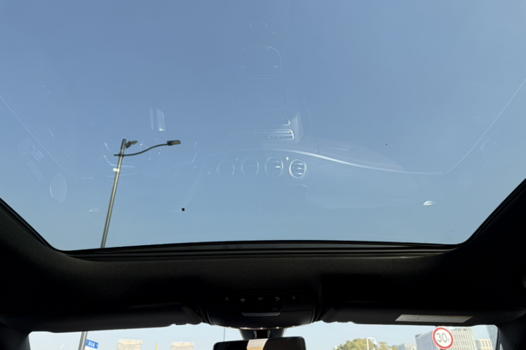 奔驰E级(进口) 2023款 E 300 时尚型运动版局部细节22