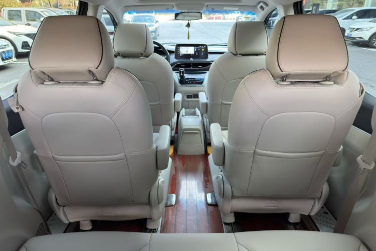 别克GL8 2022款 陆上公务舱 652T 豪华型中控内饰7002