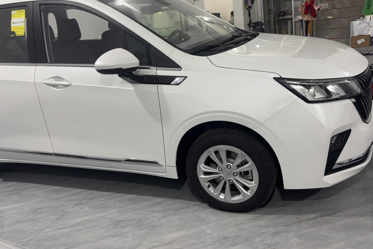 五菱汽车 五菱佳辰 2022款 1.5T CVT智享豪华型车身外观6002