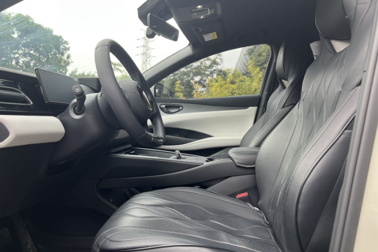 比亚迪 海豹06新能源 2024款 DM-i 120KM尊荣型局部细节9003