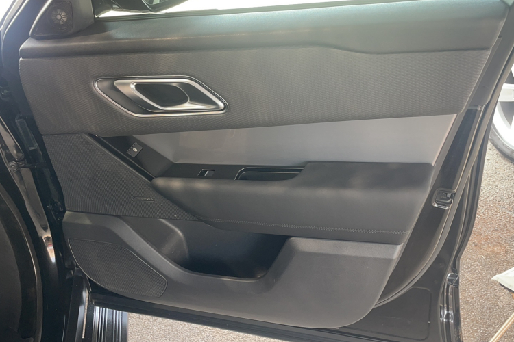 路虎 揽胜星脉 2020款 P250 R-DYNAMIC S中控内饰7012