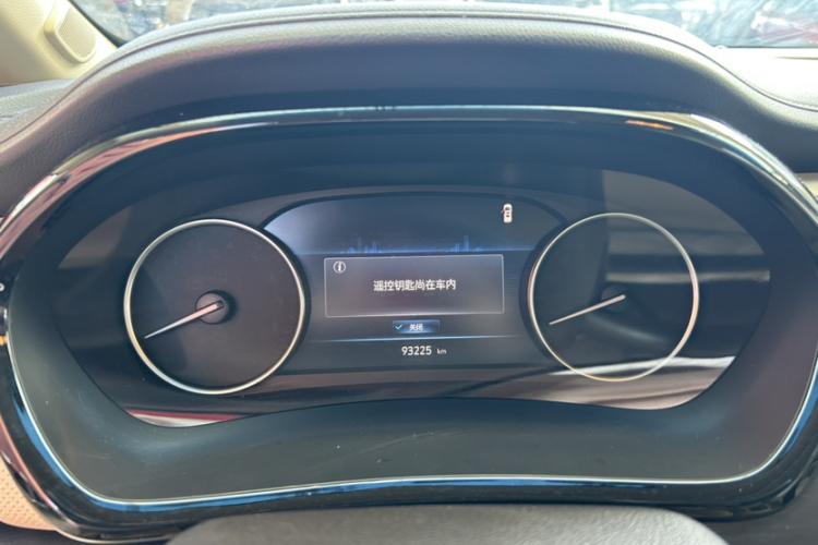 别克GL8 2023款 改款 陆上公务舱 豪华型中控内饰15