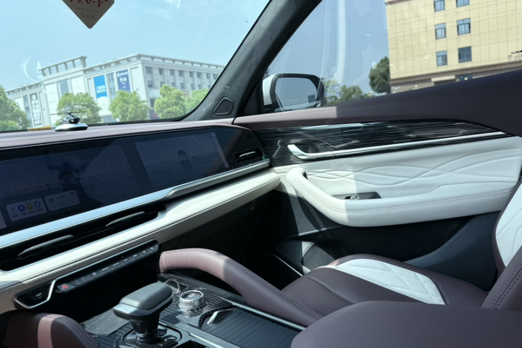 吉利汽车 星越L 2024款 2.0TD 高功自动两驱云起版中控内饰7009