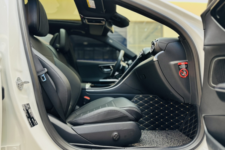 奔驰C级 2023款 改款 C 260 L 运动版中控内饰7003