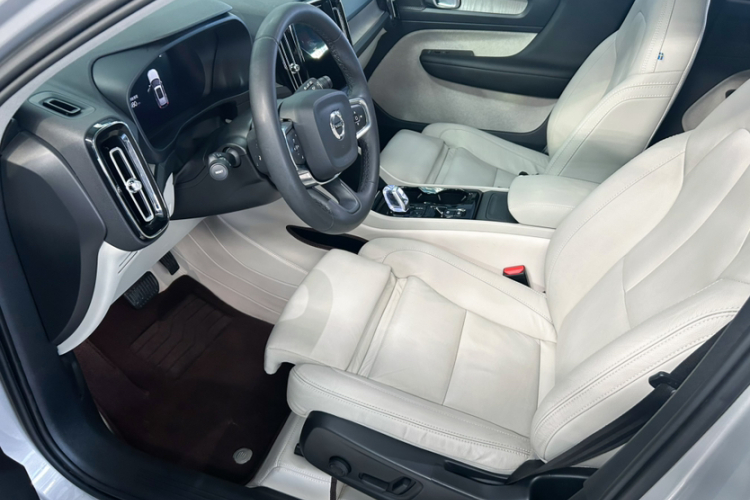 沃尔沃XC40 2023款 B4 四驱智雅豪华版中控内饰7004