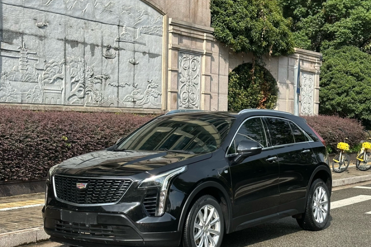 凯迪拉克XT4 2022款 28T 两驱风尚型车身外观1