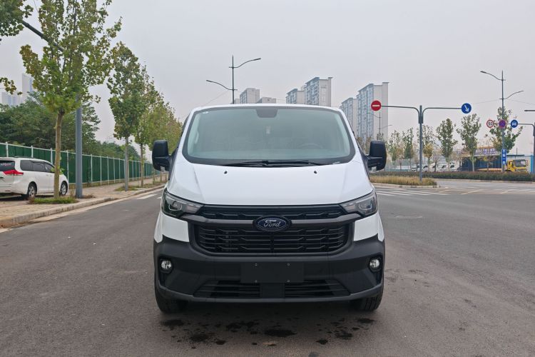 福特 全顺 2023款 2.0T柴油手动多功能商用车中轴低顶5/6座车身外观6001