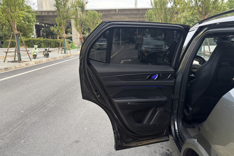 领克01 EM-P 2023款 1.5TD EM-P PM中控内饰7001