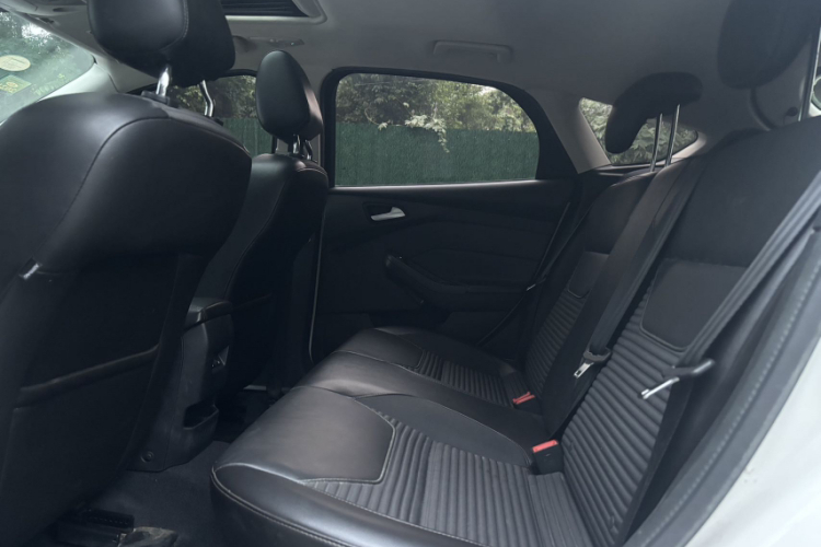 福特 福克斯 2017款 两厢 1.6L 自动风尚型智行版中控内饰7005