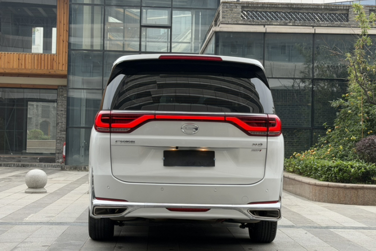 广汽传祺 传祺M8 2023款 领秀系列 390T 豪华版车身外观6004