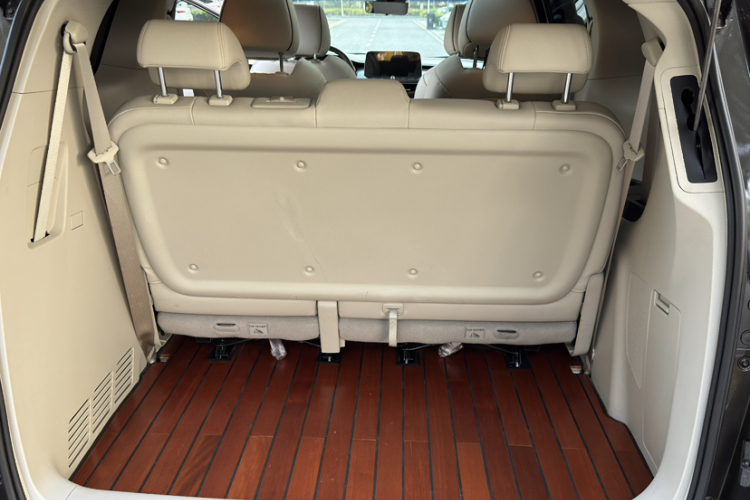 别克GL8 2021款 陆上公务舱 652T 尊贵型中控内饰7006