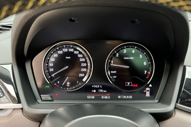 宝马X2 2023款 sDrive25i M运动曜夜版中控内饰15