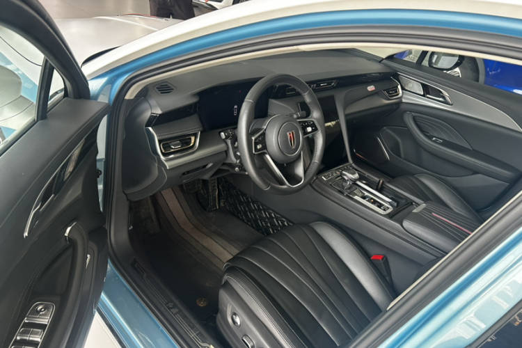 红旗H5 2023款 1.5T HEV智联旗领版中控内饰7001