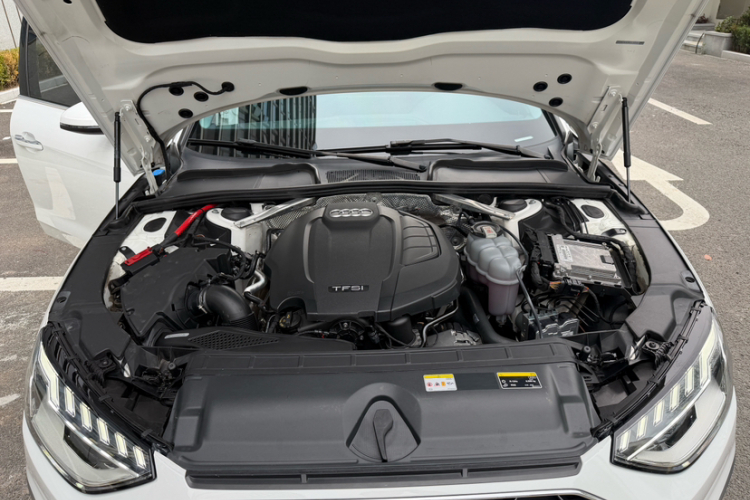 奥迪A4L 2022款 40 TFSI 时尚动感型中控内饰7008