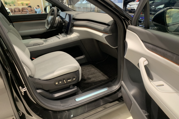 蔚来ES8 2023款 100kWh中控内饰7002