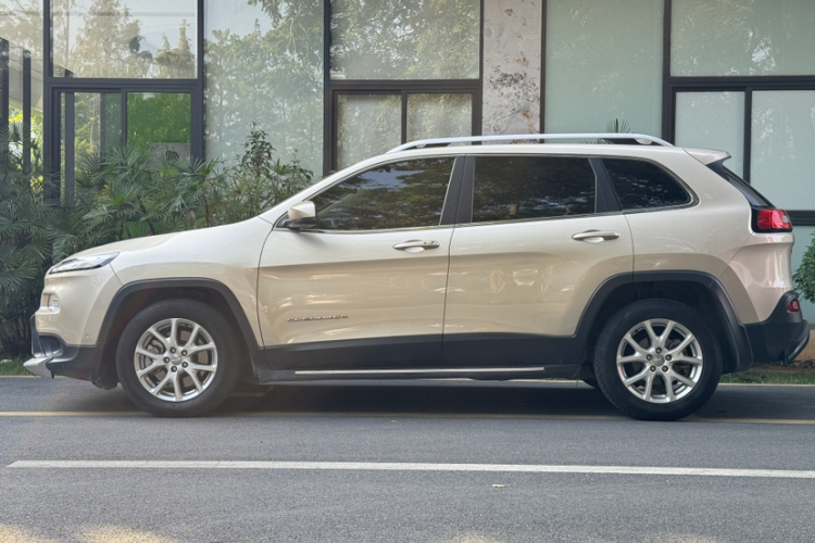 Jeep 自由光 2016款 2.4L 领先版车身外观6001