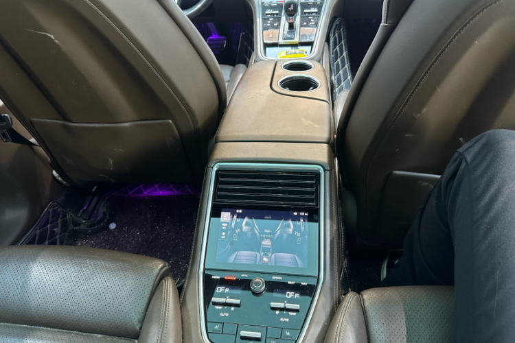 保时捷 2017款 Panamera 4S 2.9T中控内饰7010