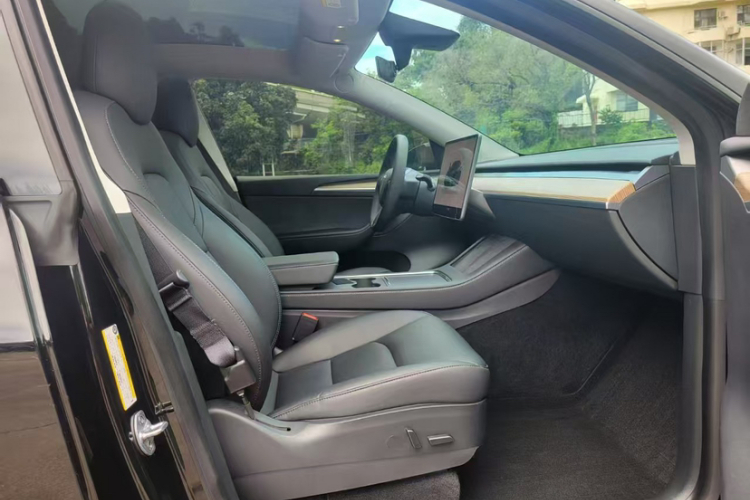 特斯拉 Model Y 2022款 后轮驱动版中控内饰7003