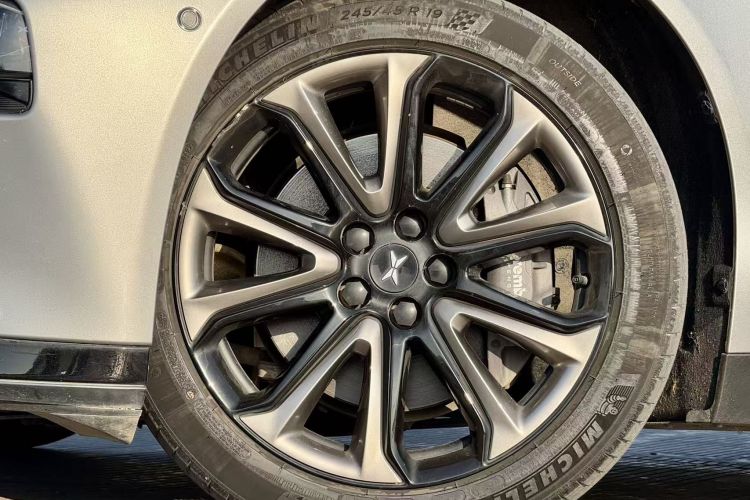 小鹏P7 2022款 480N+车身外观6007