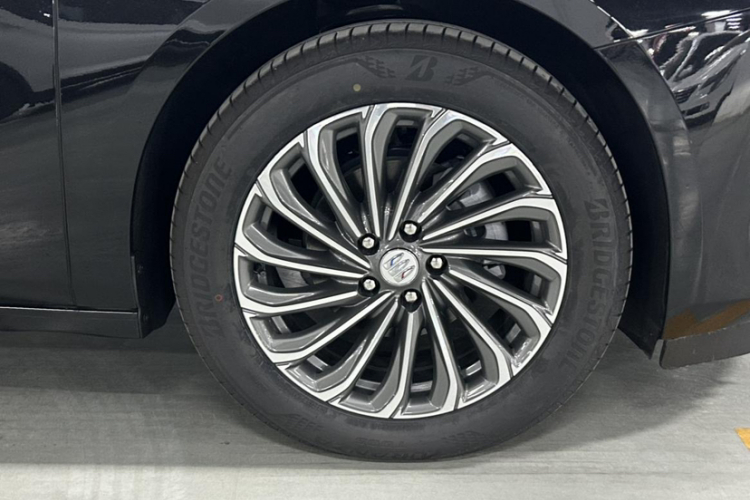 别克 君越 2024款 28T 越尊版车身外观6006