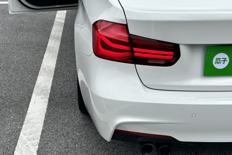 宝马3系 2019款 320i M运动曜夜版车身外观6011