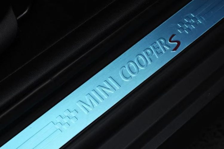 MINI 2018款 2.0T COOPER S 艺术家 五门版中控内饰7014