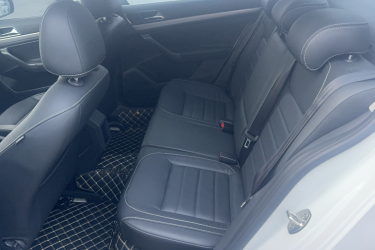 大众 朗逸 2017款 230TSI DSG舒适版中控内饰7002