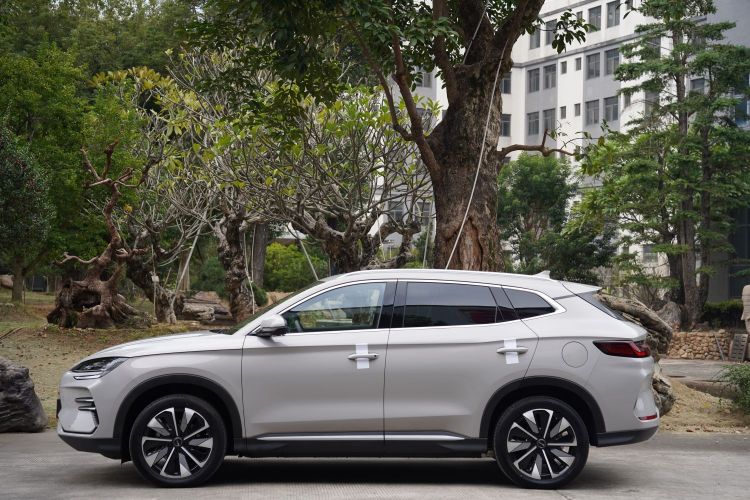 比亚迪 宋PLUS新能源 2025款 EV 605km 旗舰型车身外观6006