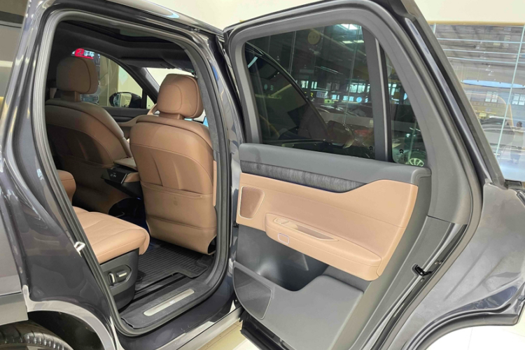 蔚来ES8 2024款 75kWh中控内饰7014