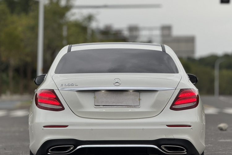 奔驰E级 2017款 E 300 L 运动豪华型车身外观6001