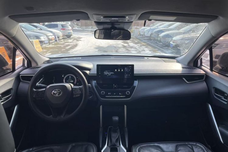 丰田 卡罗拉锐放 2024款 2.0L 智能电混双擎 先锋版中控内饰7001