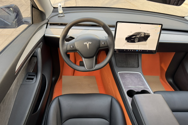 特斯拉 Model Y 2023款 长续航全轮驱动版中控内饰15