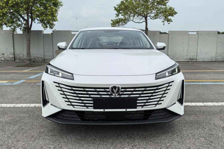 长安 逸动 2025款 蓝鲸 1.5T 500Bar尊贵型车身外观6001