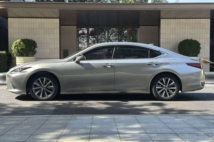 雷克萨斯ES 2018款 300h 卓越版 国V车身外观6004