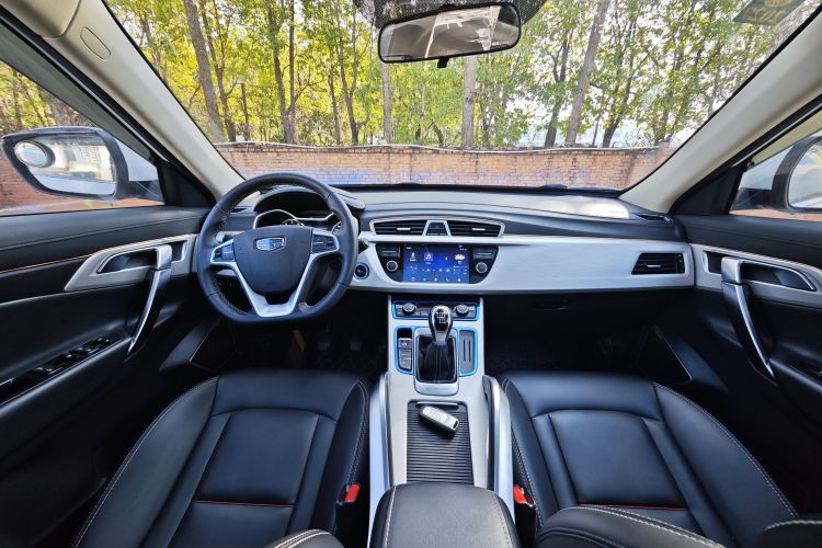 吉利汽车 博越 2018款 2.0L 手动两驱智雅型中控内饰7008