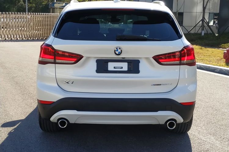 宝马X1 2022款 sDrive25Li 领先型车身外观6008