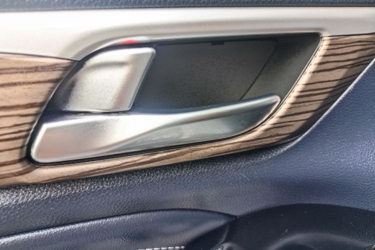 广汽传祺 传祺M8 2021款 大师系列 390T 尊贵版局部细节9008