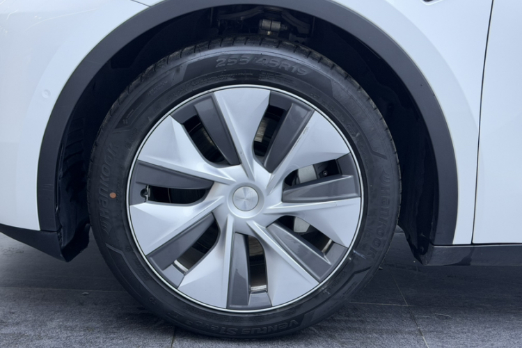 特斯拉 Model Y 2022款 长续航全轮驱动版局部细节9004