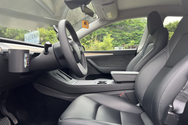 特斯拉 Model Y 2022款 长续航全轮驱动版局部细节19