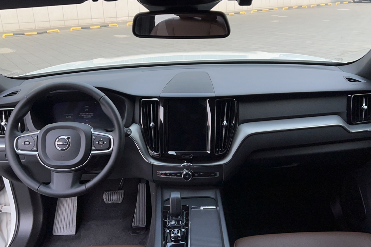 沃尔沃XC60 2023款 B5 四驱智逸豪华版中控内饰7004
