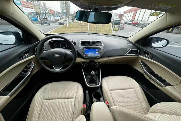 福特 福睿斯 2015款 1.5L 手动舒适型中控内饰7003