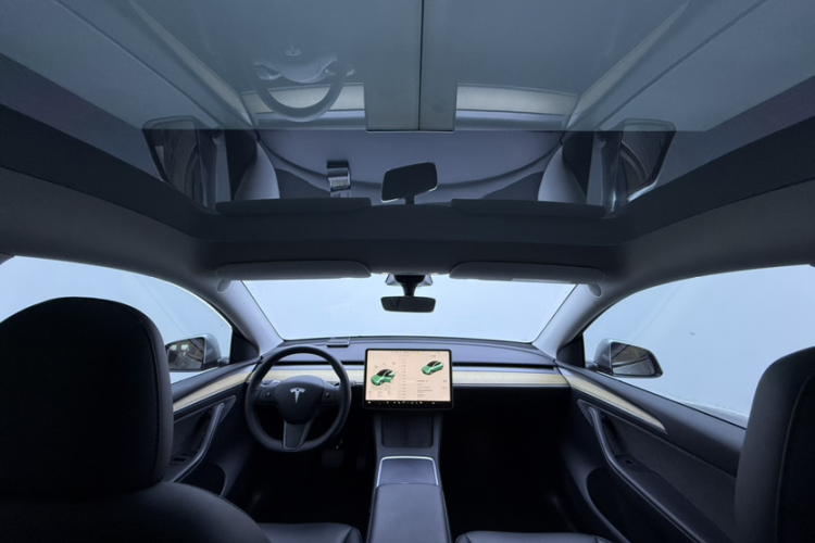 特斯拉 Model Y 2022款 后轮驱动版中控内饰7012