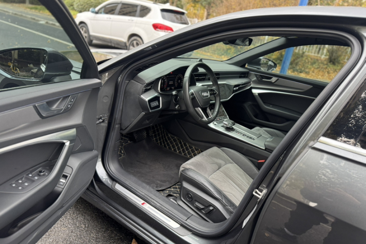 奥迪A6L 2022款 45 TFSI 臻选动感型中控内饰7005